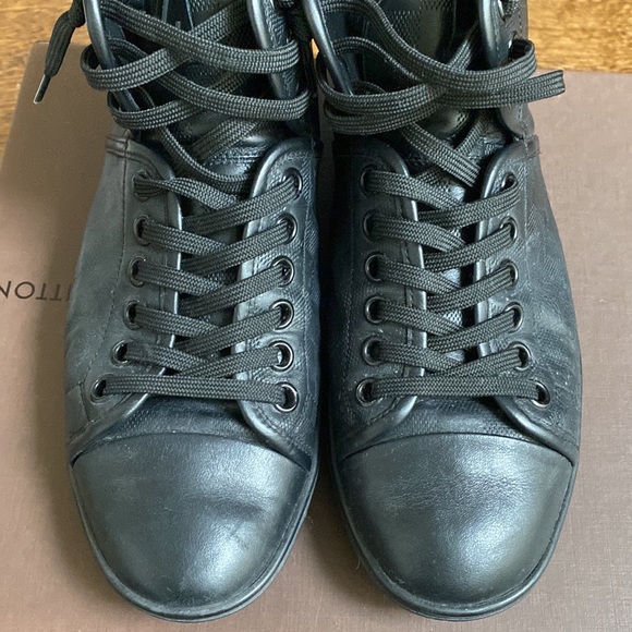 Men’s Louis Vuitton sneakers - Picture 4 of 8